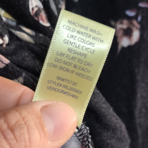 Fade by BKE Women's Floral Top Size M - Picture 2 of 5